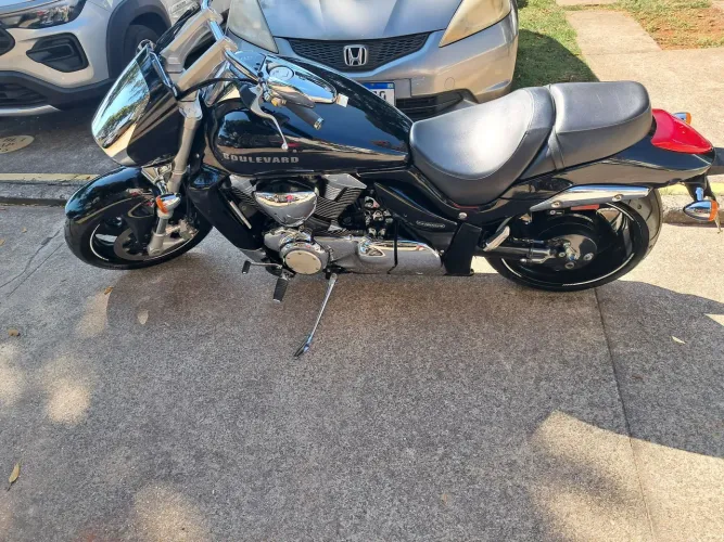 Moto Suzuki Boulevard M1800