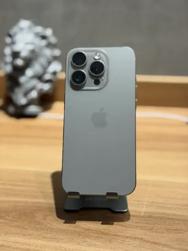 iPhone 15 Pro 256GB ( seminovo)