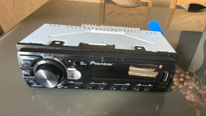 Rádio Pioneer modelo mvh-s235bt