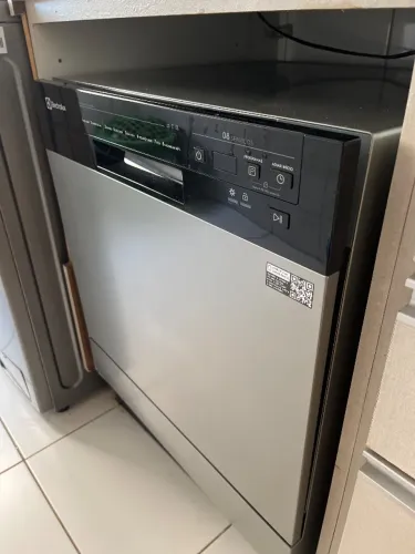 Máquina de lavar louças Eletrolux - 8 serviços semi nova 