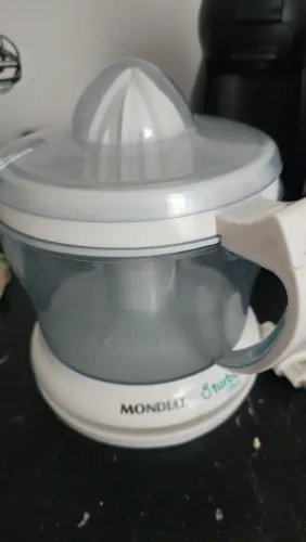 Vendo tudo de casa gryll, batedeira, cafeteira dulce gusto, chaleira elétrica, geladeira.