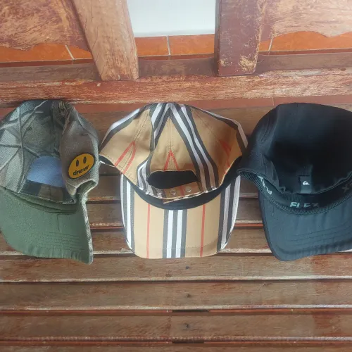 boné burberry listrado