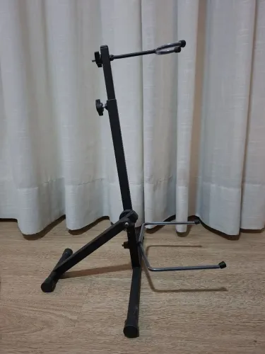 Pedestal para violão/guitarra/baixo e outros