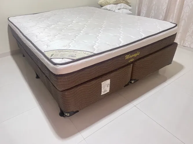  Cama Queen em ótimo estado