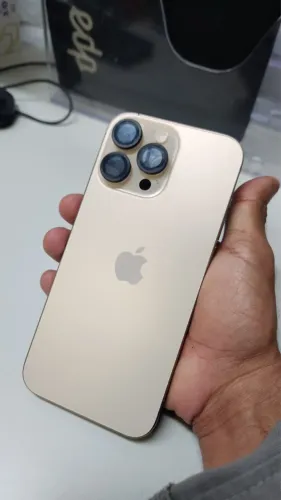 Vendo iPhone 16 pro max Gold