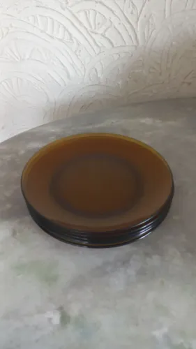 Lindos pratinhos de sobremesa duralex medindo 19cm
