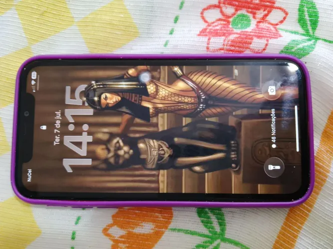 Celular iPhone 11 funcionando perfeitamente