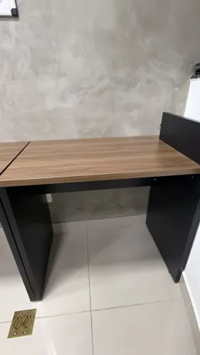 Mesa de escritório com divisória compacta com 80 cm