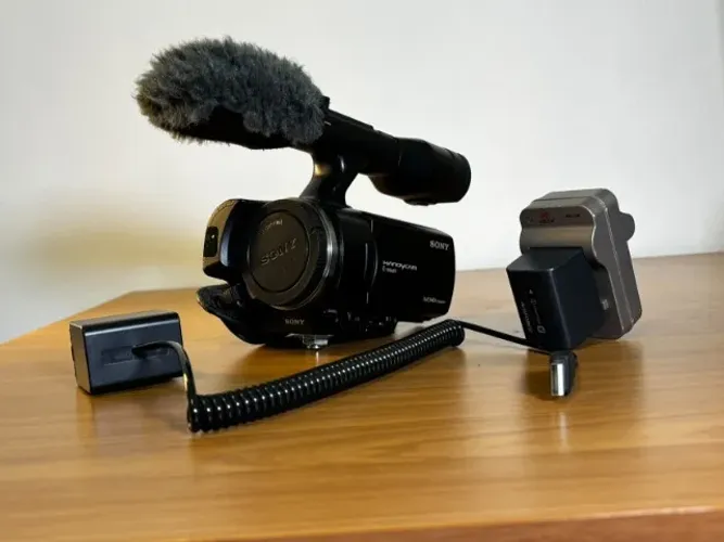 Filmadora Sony Handycam NEX-VG20 - Camcorder APS-C E-Mount