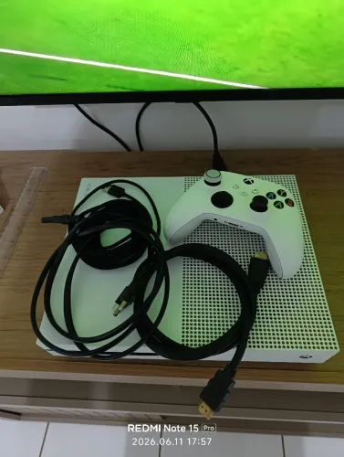 Xbox one S 512 G e 1 controle do série S branco novo bateria e cabo oportunidade ?