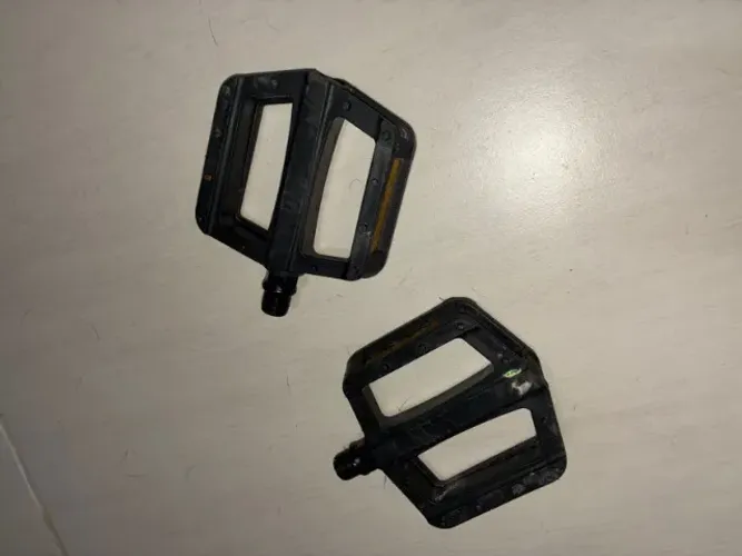 Pedal Plataforma Bike Nylon Rosca Fina 1/2 C/esfera Refletor