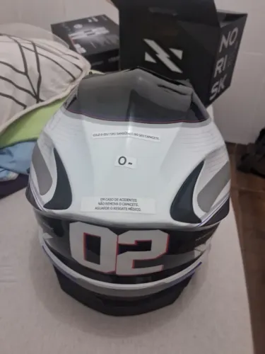 Capacete norisk, com viseira solar