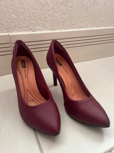 Scarpin Dakota salto alto