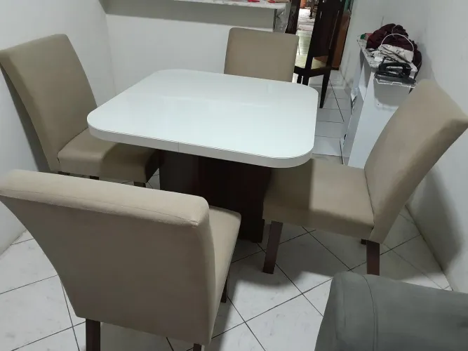 Mesa 5 cadeiras, semi nova