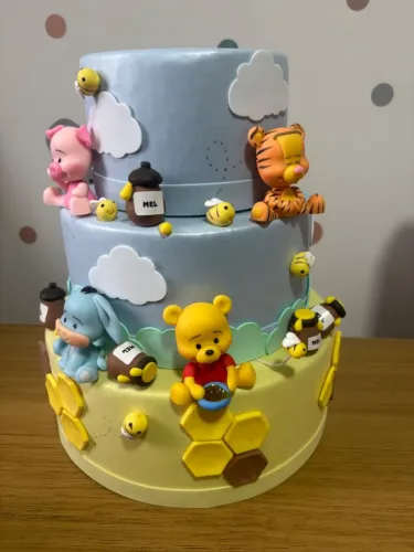 Bolo fake tema Urcinho Pooh