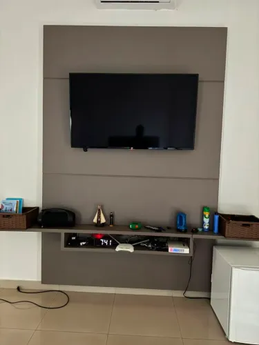 Painel 100% mdf planejado com TV 50'' smart usado