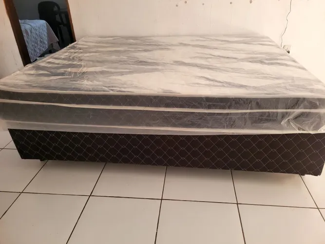 Cama Box Queen Size Completa (Base + Colchão) - Excelente Estado!