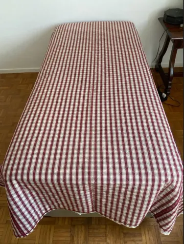 Colcha xadrez creme e vinho - barra com bordado inglês - 154 x 212cm
