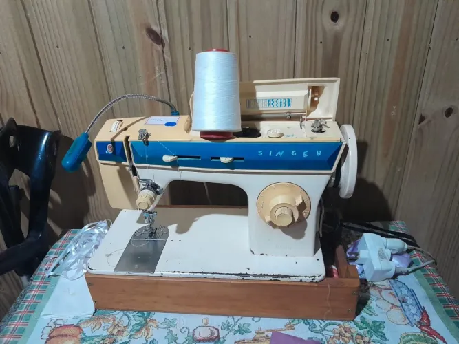 Máquina de costura Singer 110/220