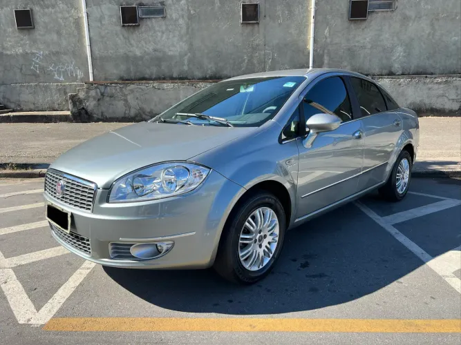 Fiat Linea Essence Dualogic 1.8 Flex 16V 4P 2012