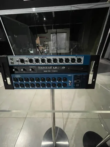 Mesa de Som Digital - Soundcraft UI24r 