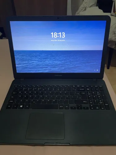 Notebook Samsung Essentials E30