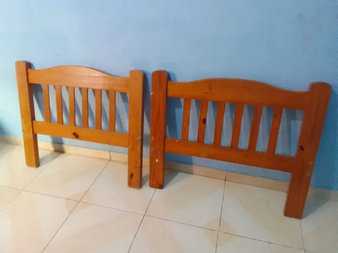 Vendo cama de solteiro de madeira, usada e  conservada