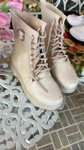 2 BOTAS SEMI NOVAS!