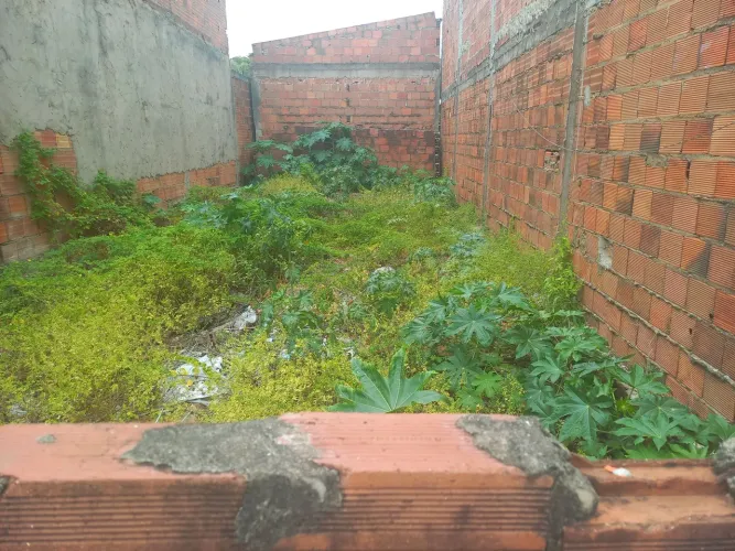 Terreno medindo 5x15m podendo chegar até 18m