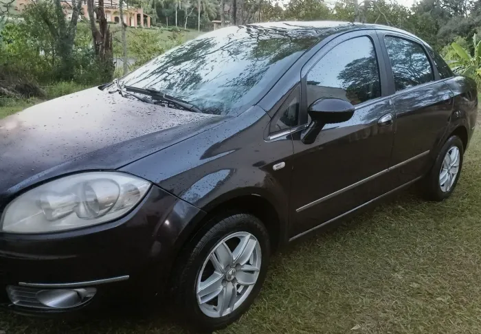 Fiat Linea LX 1.9/ 1.8 Flex 16V 4P 2011