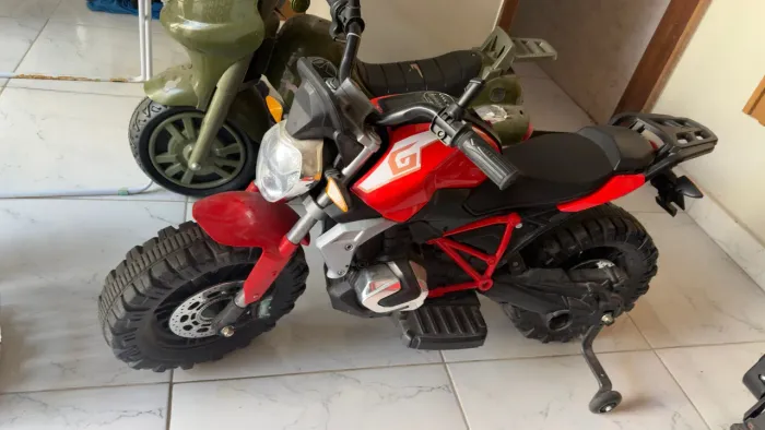 Moto elétrica infantil 