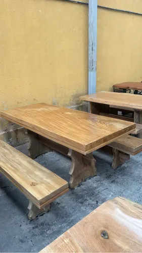 Mesa em madeira maciça alto padrão