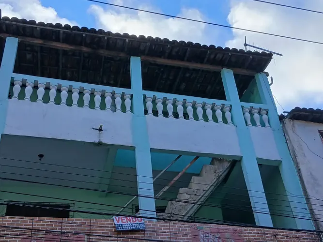 Prédio de 3 andares [3 casas independentes]