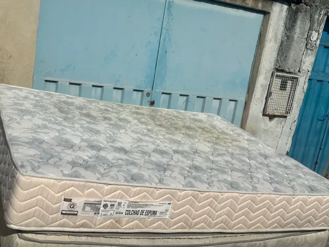 Cama de casal com colchão orthocrin