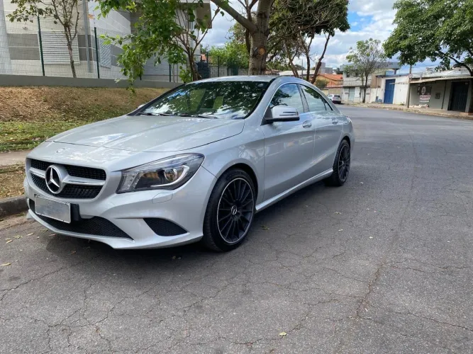 Mercedes-Benz CLA-200 Urban 1.6 TB 16v/flex Aut. 2015