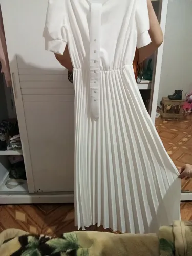 Vende-se seminovos branco lindíssimo tecido ótimo comprei por 250 e vendo por 150