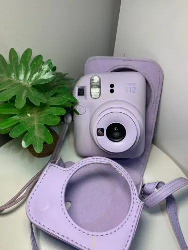 Vende-se câmera Polaroid instax mini 12 (acompanha um refil de 10 fotos