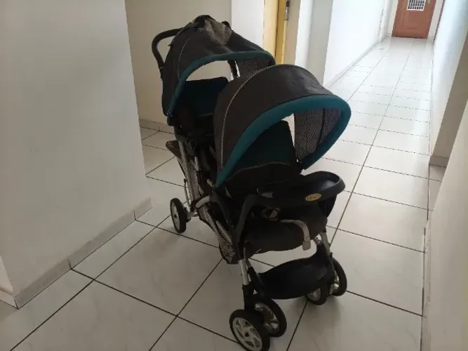 Carrinho de bebê para gêmeos