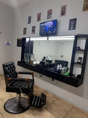Combo Barbearia: Cadeira Reclinável + Bancada
