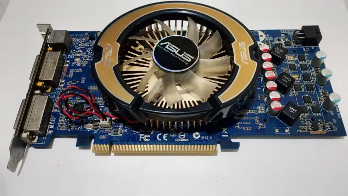 Placa de vídeo Nvidia Asus 9600GT 