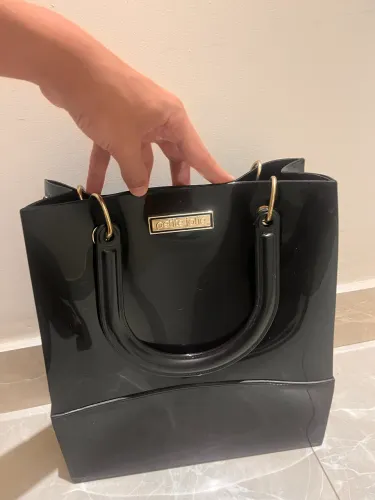 Bolsa Petite Jolie Original, modelo Shopper em J-Lastic preto, com saquinho original