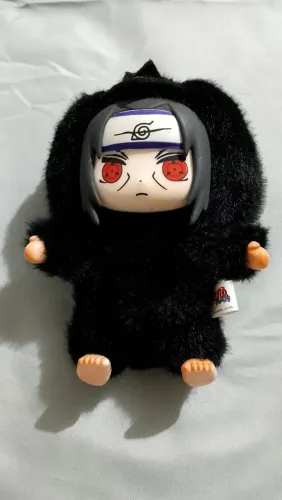 Chaveiro Pelúcia Naruto Itachi Uchiha corvo estilo labubu