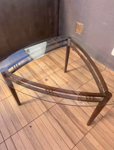 Vende-se mesa com 6 cadeiras