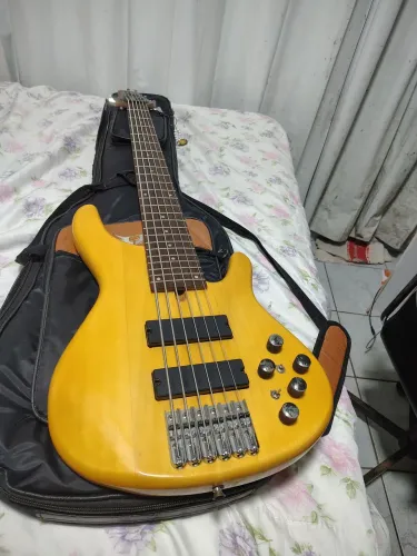 Baixo 6 cordas Tagima