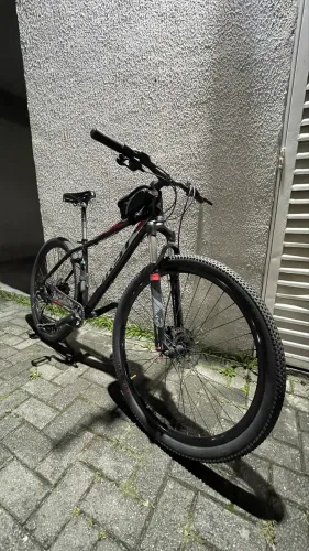 Bicicleta First aro 29 Freio Hidráulico Shimano