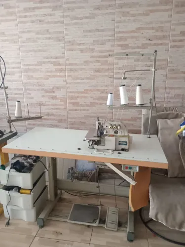 Maquina de costura overlock