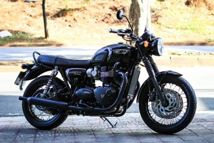 Triumph Bonneville T120 Black