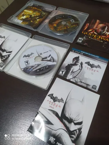 God of war Collection e Batman Arkham City com encartes e manuais completo Ps3