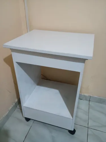 Mesinha de cabeceira 