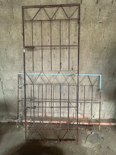 Conjunto com 5 peças. Grade pega ladrão 